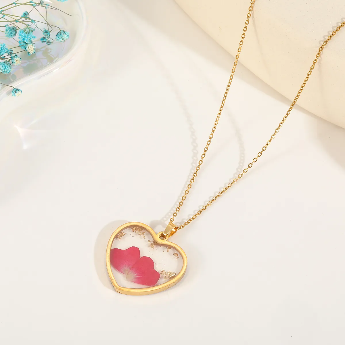 Casual Elegant Heart Shape Flower 304 Stainless Steel Plating Inlay Dried Flower 18K Gold Plated Women's Pendant Necklace display picture 1