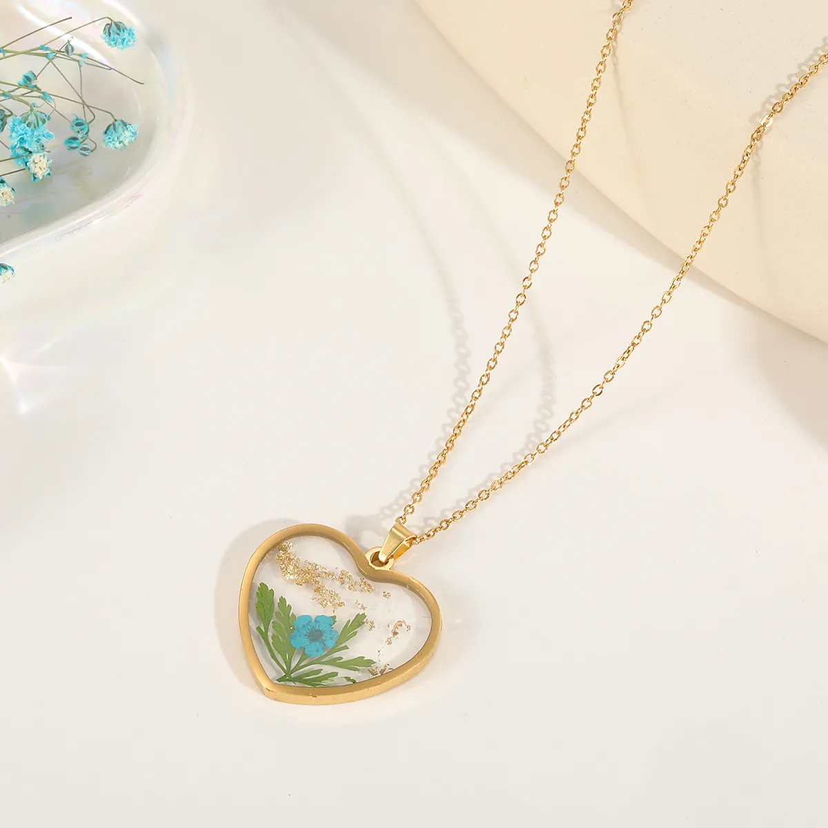 Casual Elegant Heart Shape Flower 304 Stainless Steel Plating Inlay Dried Flower 18K Gold Plated Women's Pendant Necklace display picture 3