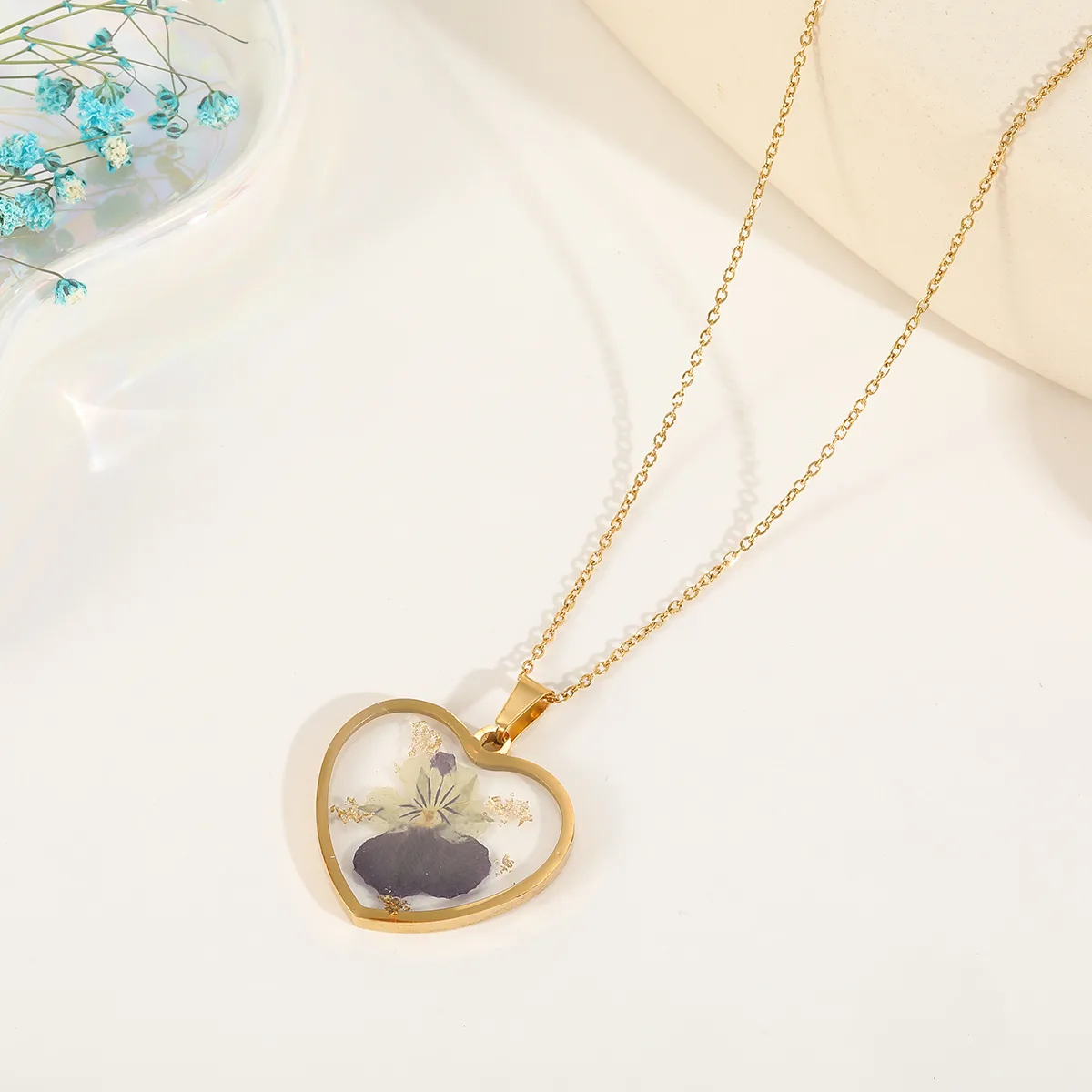 Casual Elegant Heart Shape Flower 304 Stainless Steel Plating Inlay Dried Flower 18K Gold Plated Women's Pendant Necklace display picture 2
