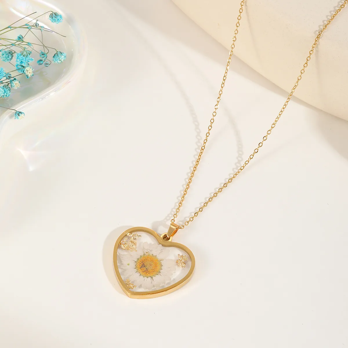 Casual Elegant Heart Shape Flower 304 Stainless Steel Plating Inlay Dried Flower 18K Gold Plated Women's Pendant Necklace display picture 4