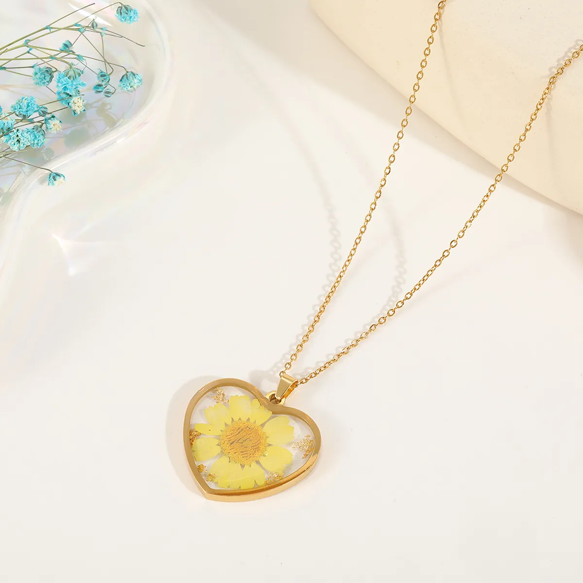 Casual Elegant Heart Shape Flower 304 Stainless Steel Plating Inlay Dried Flower 18K Gold Plated Women's Pendant Necklace display picture 10