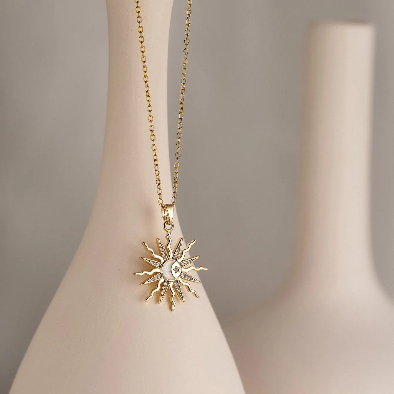 IG Style Simple Style Sun Copper Zircon 14K Gold Plated Women's Pendant Necklace display picture 3