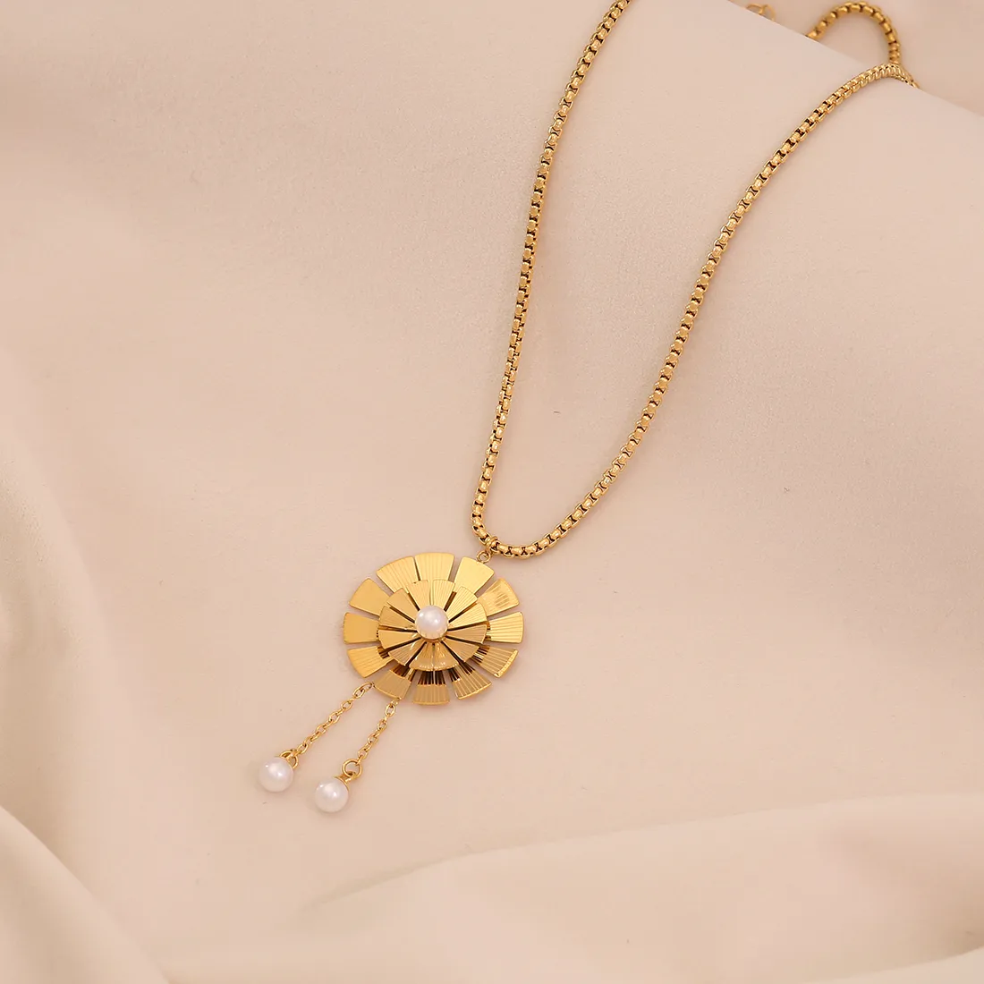 Glam Flower 304 Stainless Steel Flowers Zircon Women's Pendant Necklace Necklace display picture 9