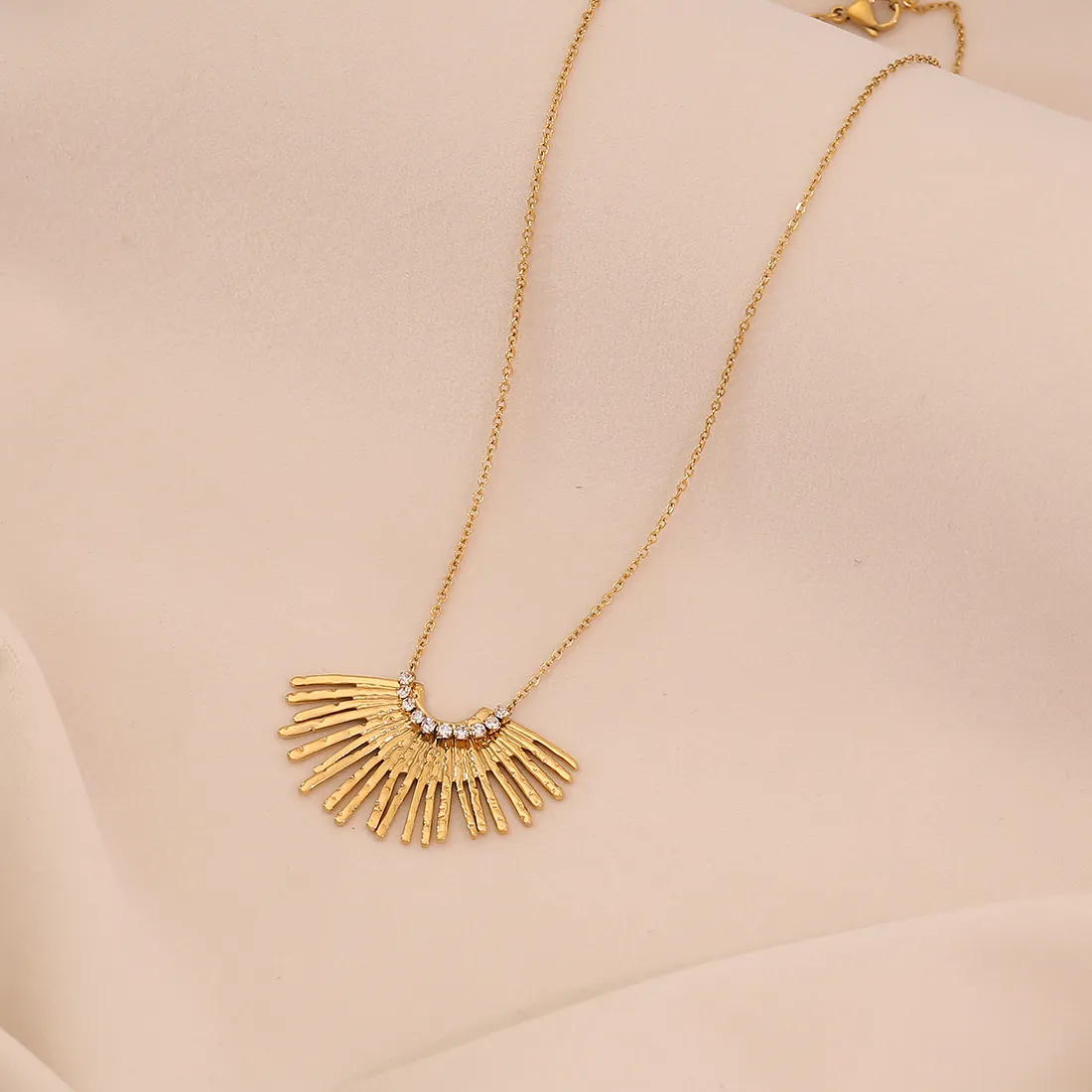 Glam Flower 304 Stainless Steel Flowers Zircon Women's Pendant Necklace Necklace display picture 11