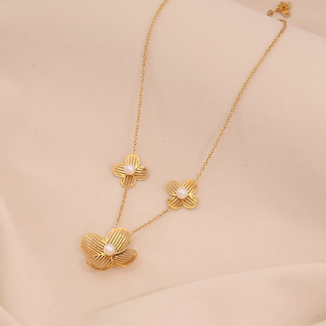 Glam Flower 304 Stainless Steel Flowers Zircon Women's Pendant Necklace Necklace display picture 7