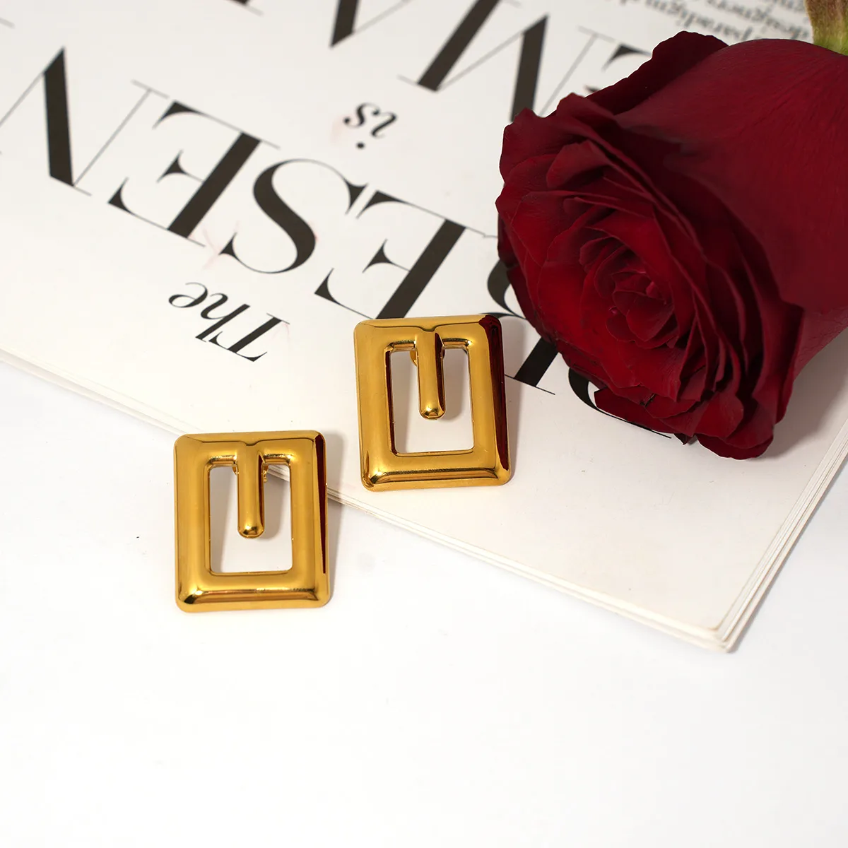 Elegant Retro Geometric 304 Stainless Steel 18K Gold Plated Ear Studs display picture 2