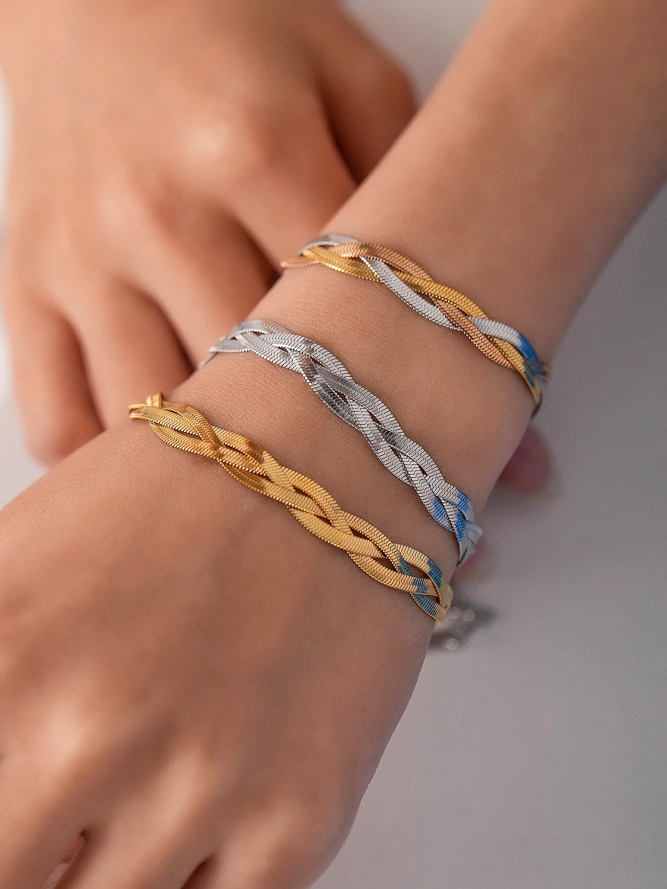 Casual Hip-Hop Simple Style Geometric Titanium Steel Mixed Metal 18K Gold Plated Women's Bracelets display picture 2