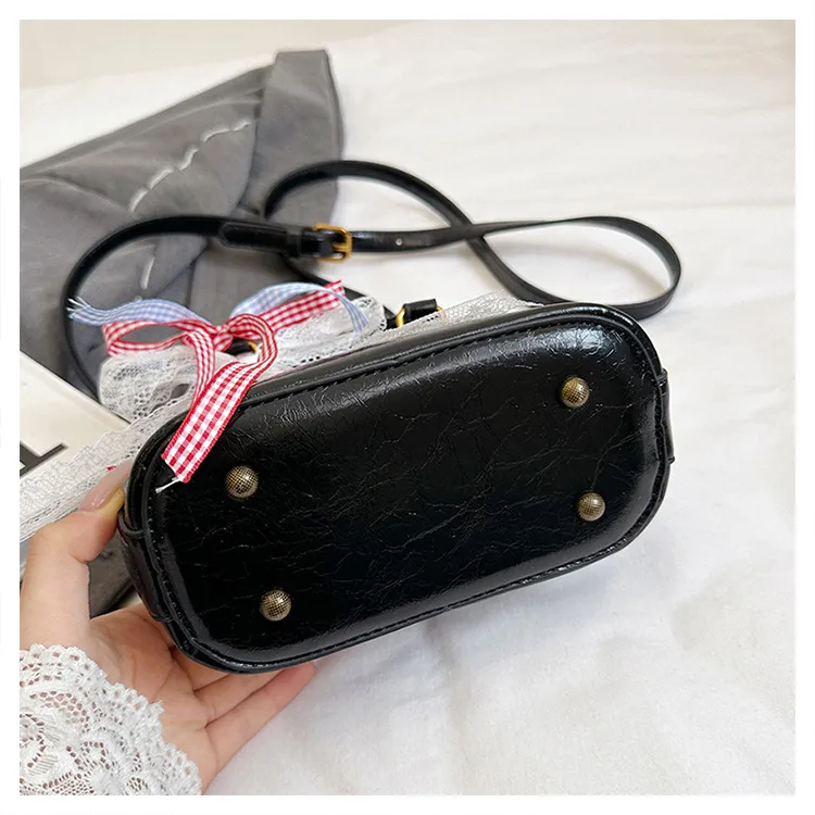 Women's Pu Leather Bow Knot Streetwear Shell Zipper Shoulder Bag display picture 16