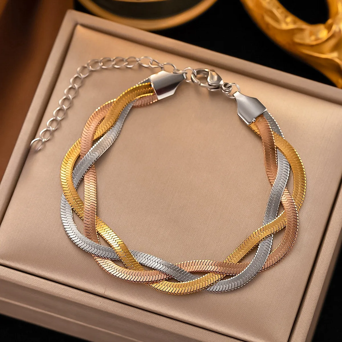 Casual Hip-Hop Simple Style Geometric Titanium Steel Mixed Metal 18K Gold Plated Women's Bracelets display picture 4