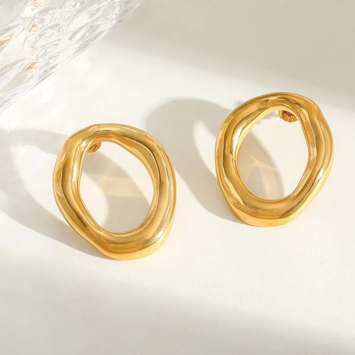 1 Pair Casual Simple Style Commute O-Shape Solid Color 304 Stainless Steel 18K Gold Plated Ear Studs display picture 1