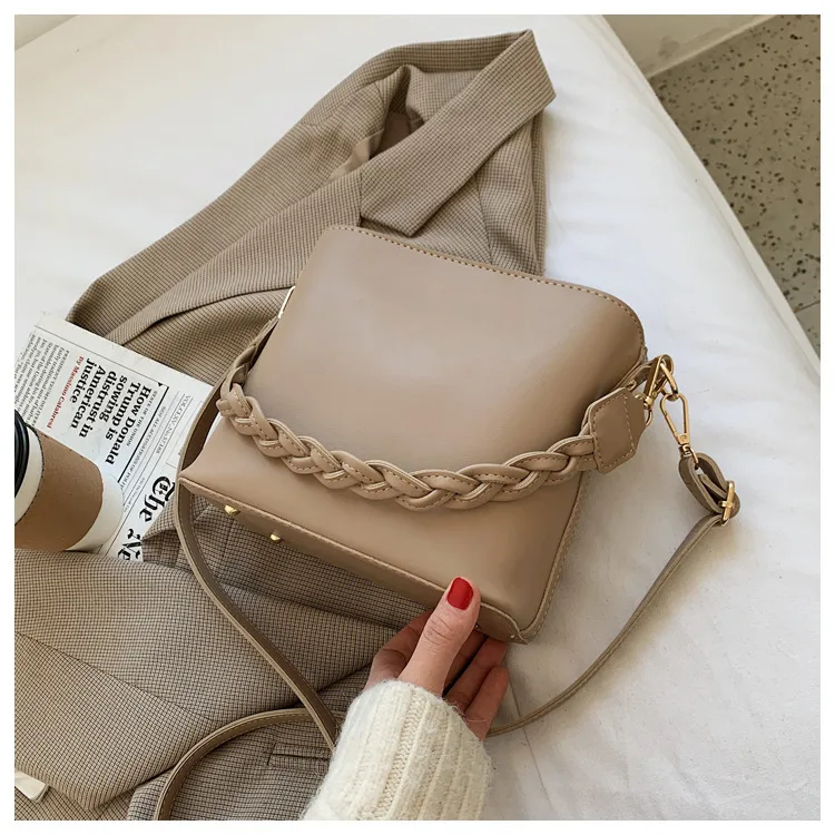 Women's PU Solid Color Elegant Basic Square Zipper Crossbody Bag display picture 5