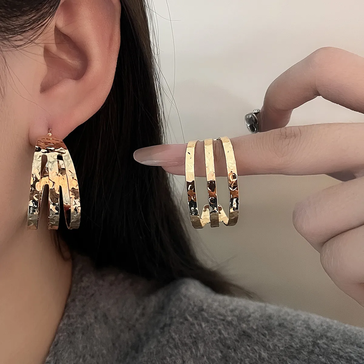 1 Pair Retro Classic Style C Shape Plating Iron Ear Studs display picture 2