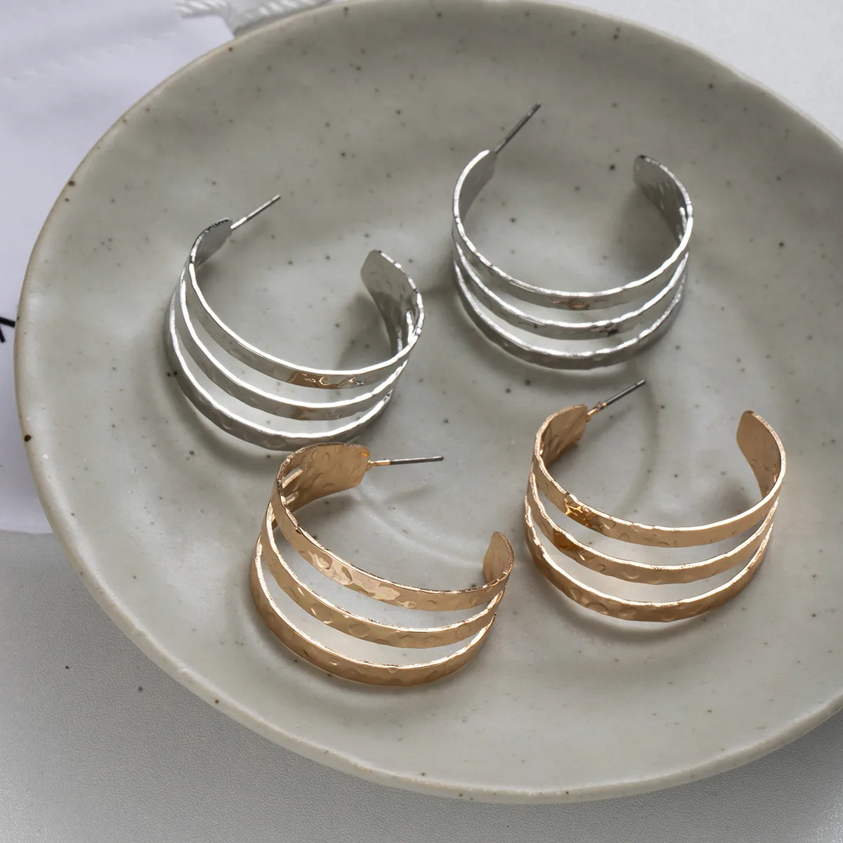 1 Pair Retro Classic Style C Shape Plating Iron Ear Studs display picture 3