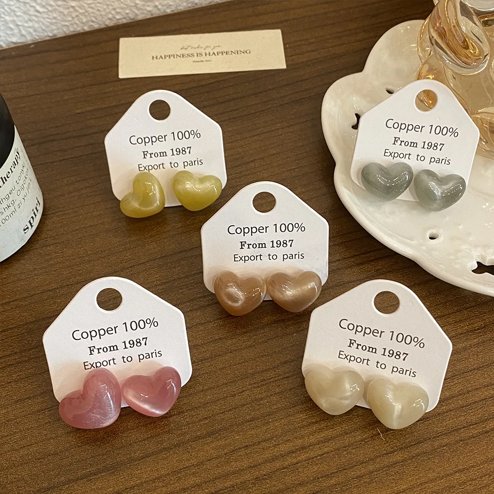 1 Pair Retro Heart Shape Acrylic Ear Studs display picture 2