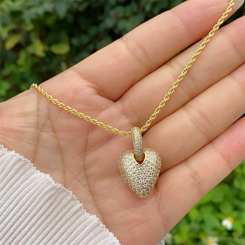 Retro Classic Style Letter Heart Shape Copper Inlay Zircon 18K Gold Plated Women's Pendant Necklace display picture 7