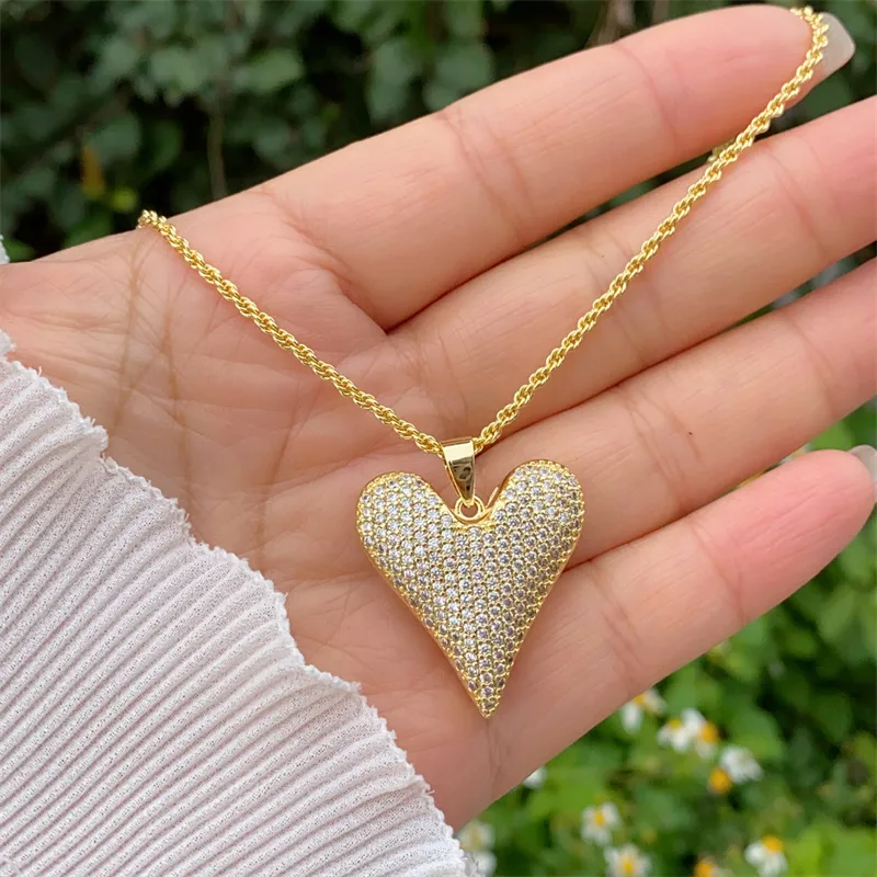 Retro Classic Style Heart Shape Copper Inlay Zircon 18K Gold Plated Women's Pendant Necklace display picture 2