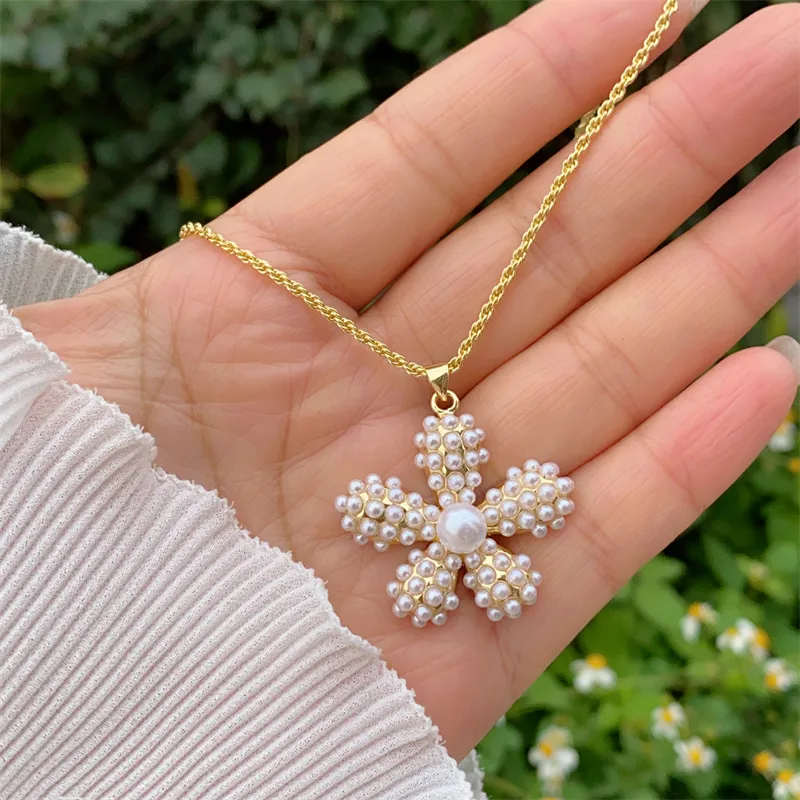 Retro Classic Style Heart Shape Copper Inlay Zircon 18K Gold Plated Women's Pendant Necklace display picture 6