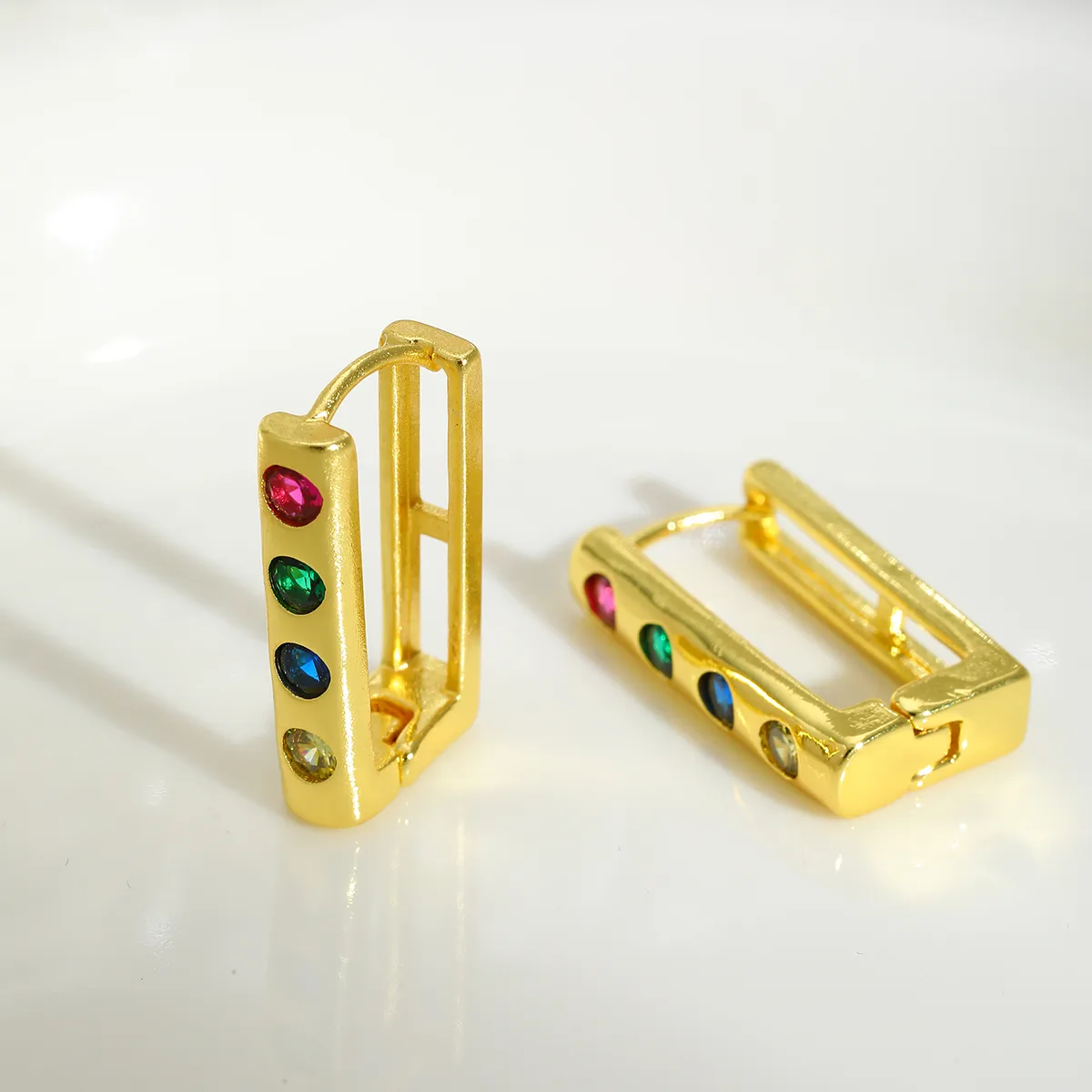 1 Pair Casual Elegant Shiny Geometric Inlay Copper Zircon Imitation Gold  Ear Studs display picture 3