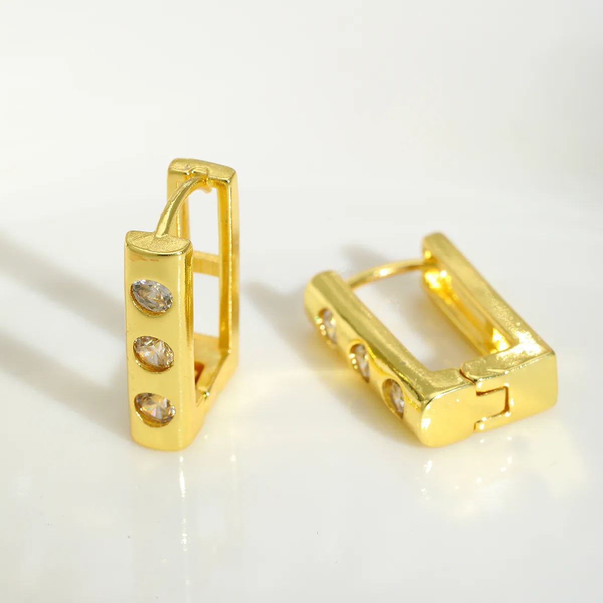 1 Pair Casual Elegant Shiny Geometric Inlay Copper Zircon Imitation Gold  Ear Studs display picture 4