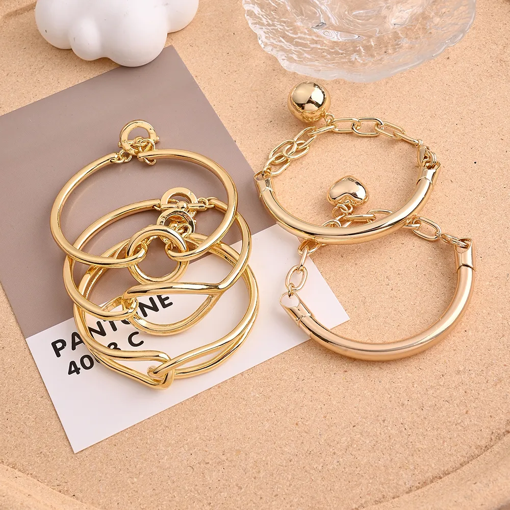 Casual Vacation Modern Style Ball Red Heart Copper Handmade Polishing 18K Gold Plated Women's Bangle display picture 1