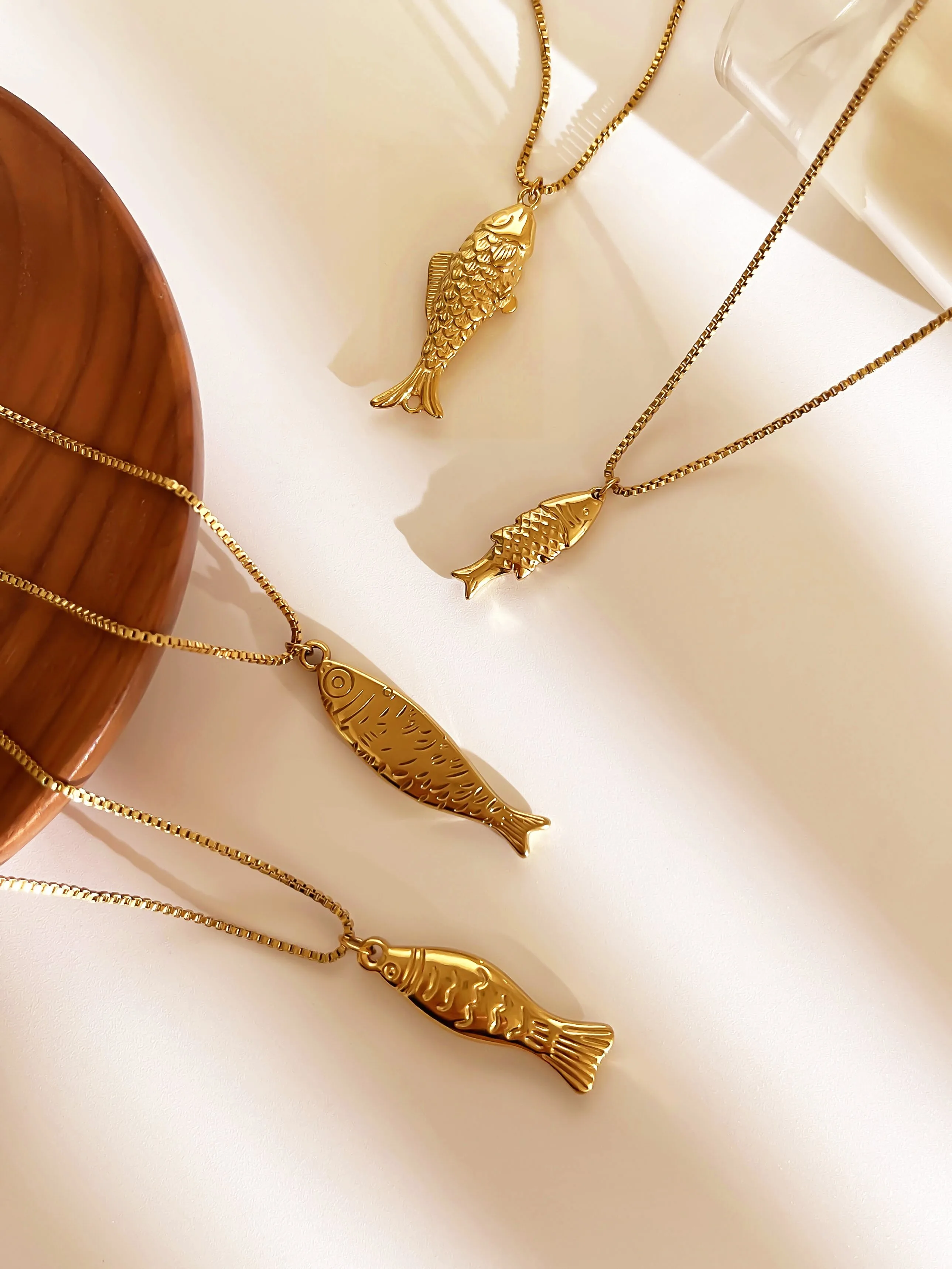 Vintage Style Classic Style Small Fish 316L Stainless Steel  Irregular 18K Gold Plated Women's Pendant Necklace display picture 3