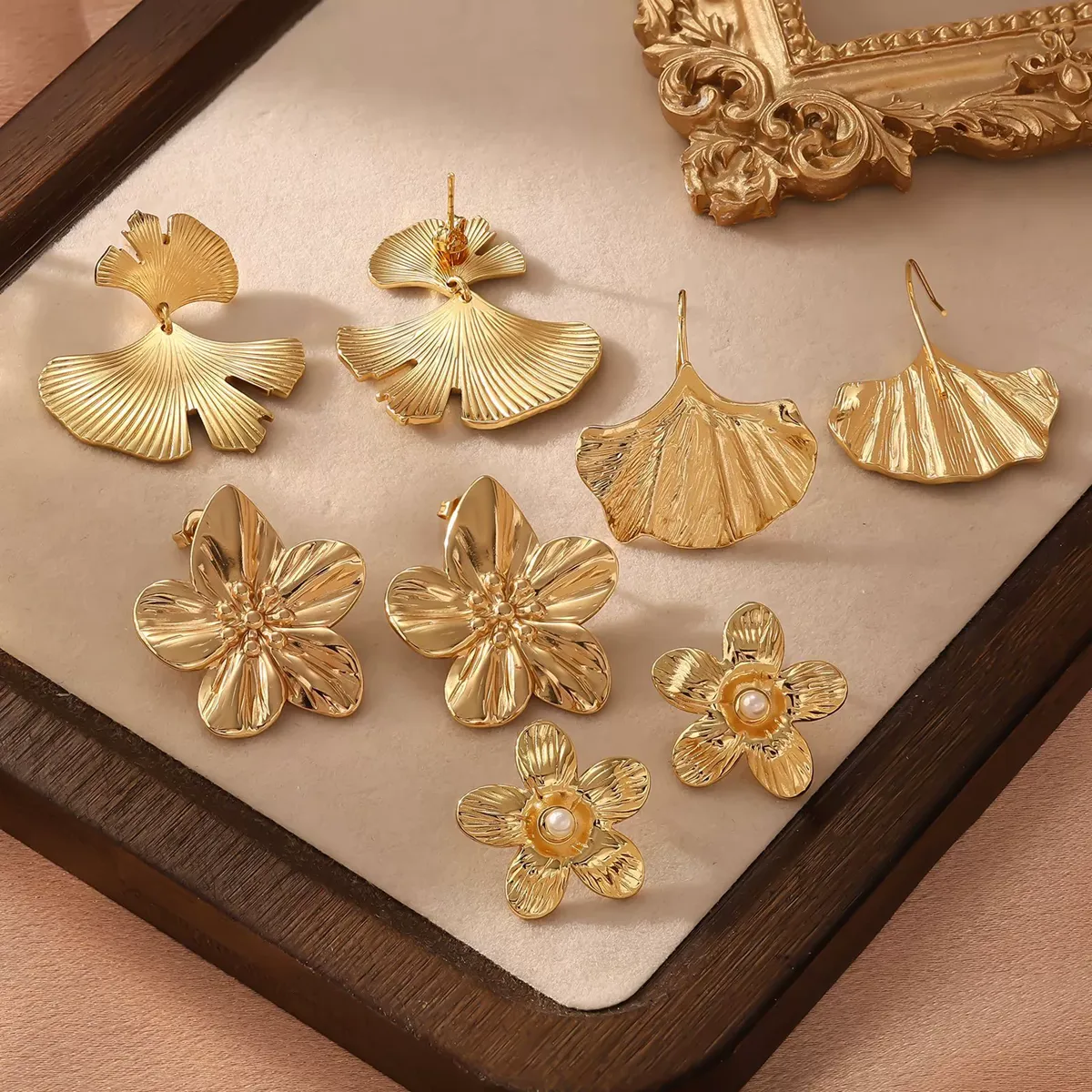 1 Pair Simple Style Flower Ginkgo Leaf 304 Stainless Steel 18K Gold Plated Imitation Gold  Ear Studs display picture 1