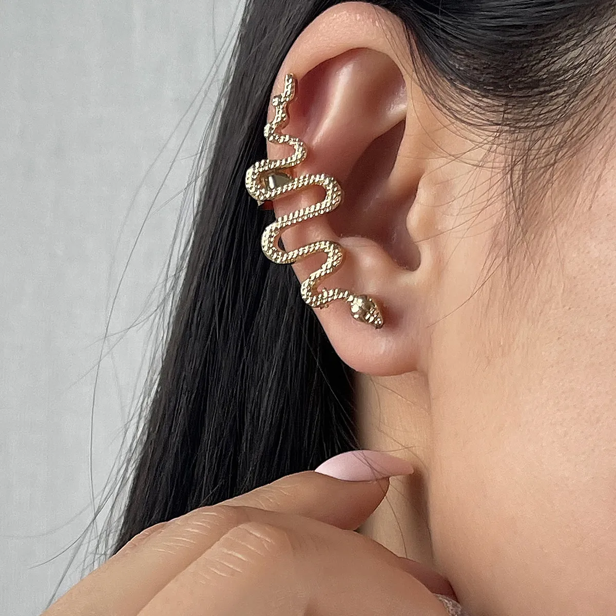 1 Piece Retro Classic Style Snake Plating Alloy Rhinestones Ear Cuffs display picture 1