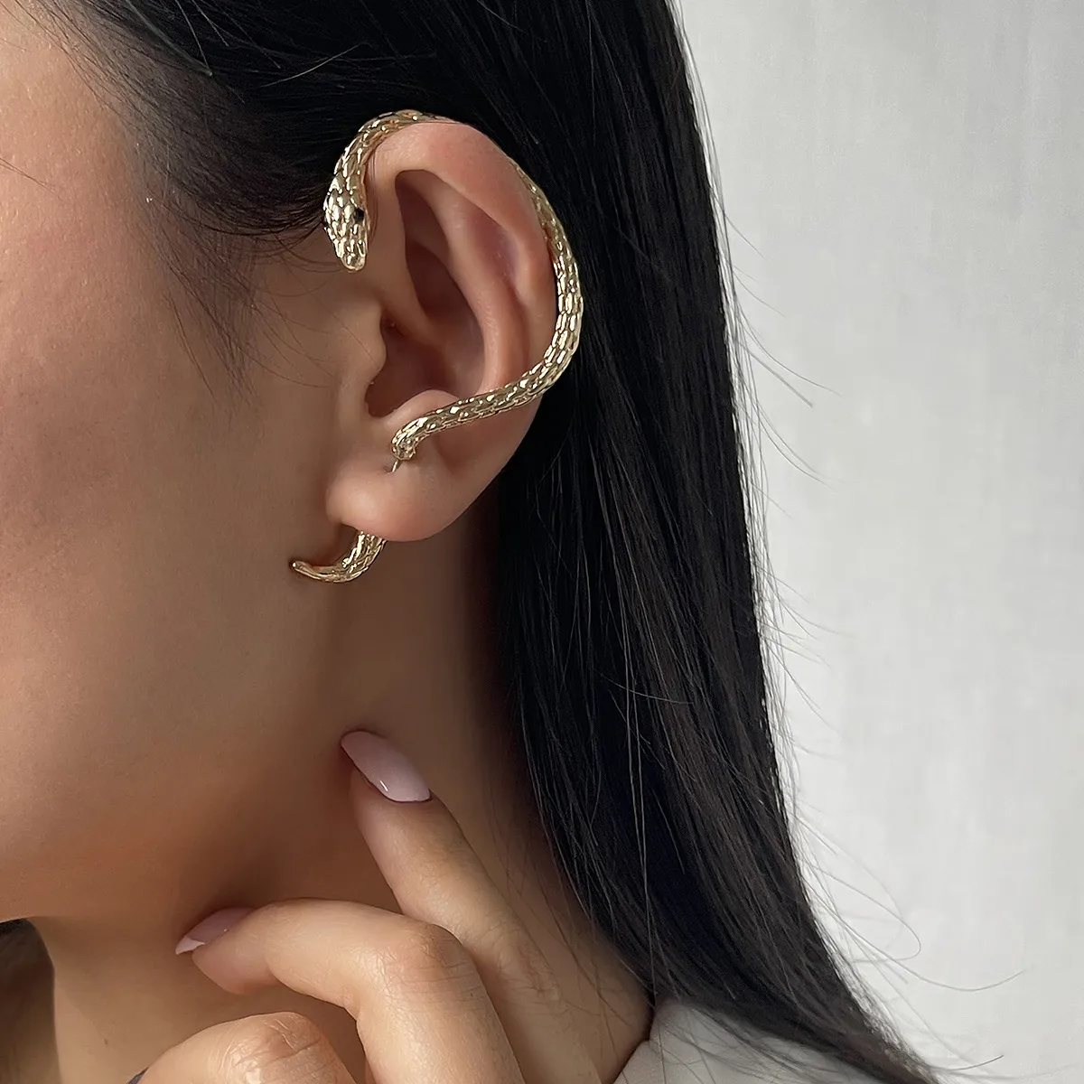 1 Piece Retro Classic Style Snake Plating Alloy Rhinestones Ear Cuffs display picture 4