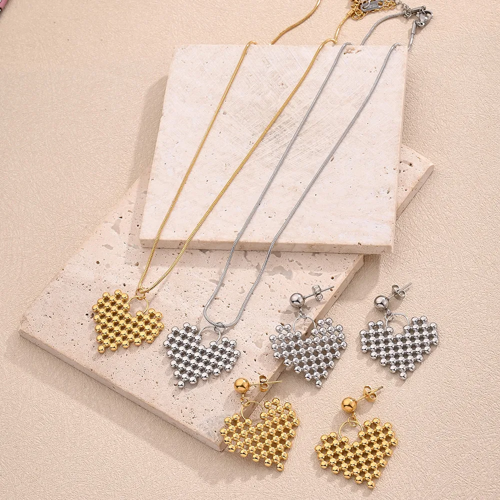 Casual Modern Style Sweet Red Heart Stainless Steel Polishing Plating 18K Gold Plated Women's Earrings Necklace Jewelry Set display picture 1