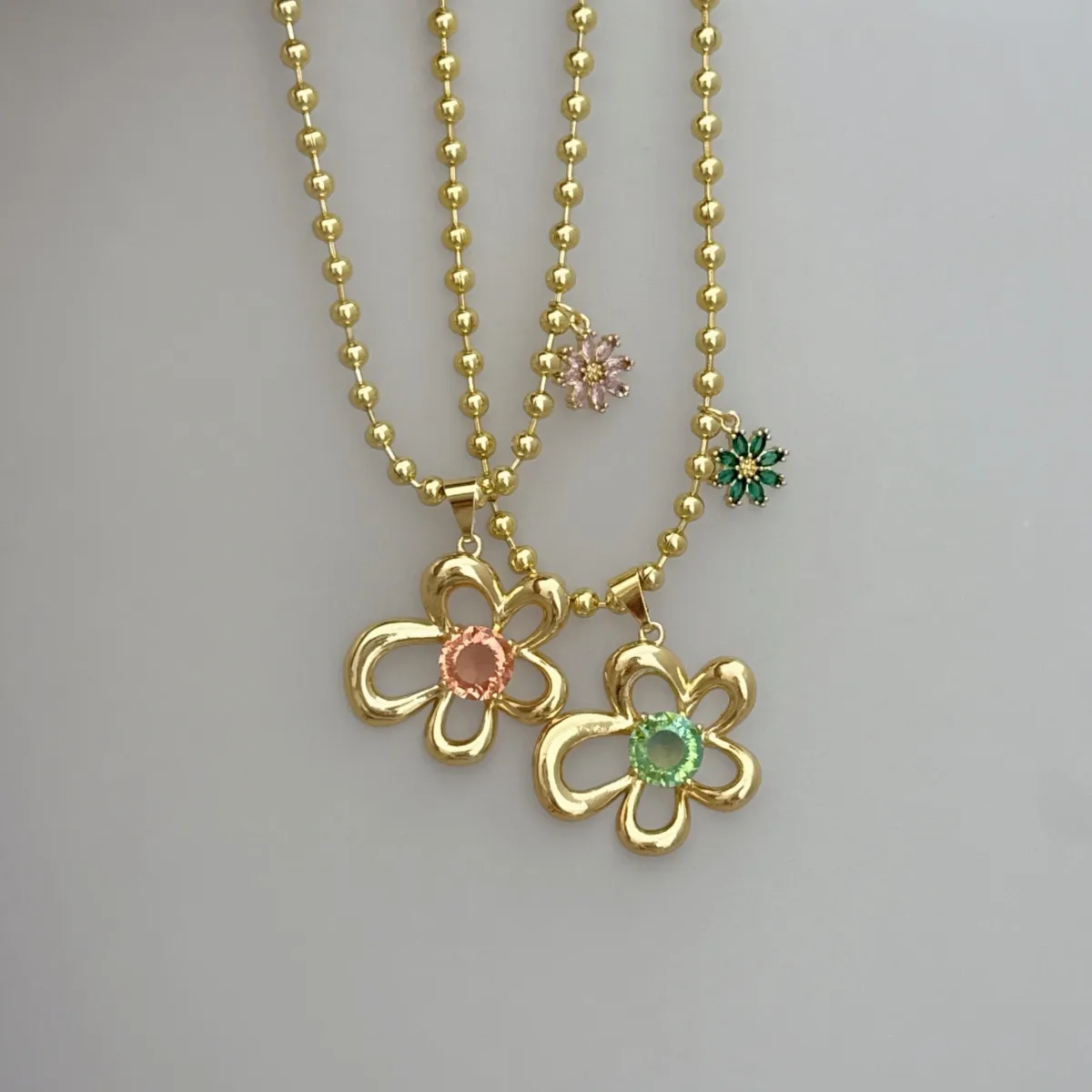 Classic Style Flower Copper Plating Zircon 18K Gold Plated Women's Pendant Necklace display picture 1