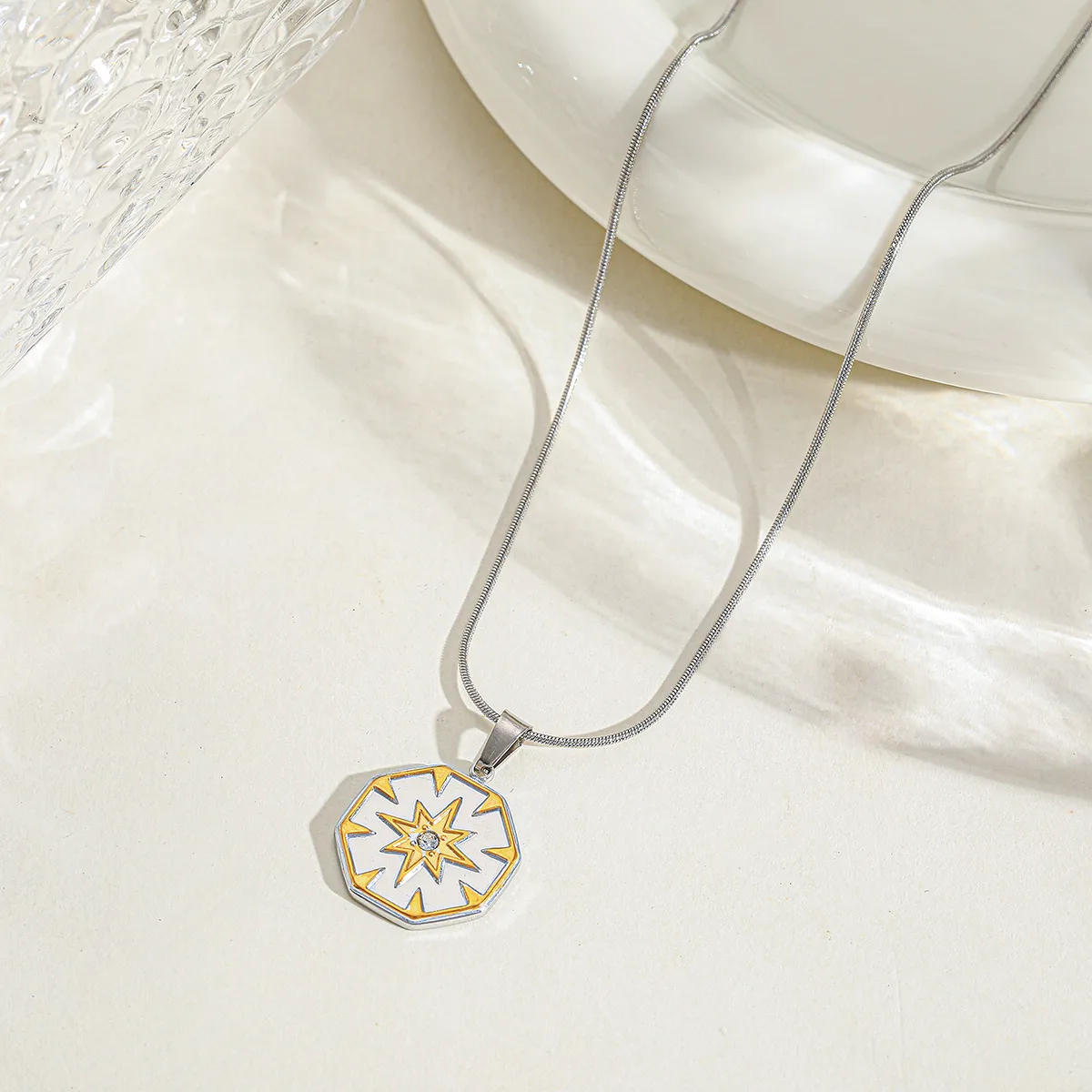Casual Simple Style Artistic Eight Awn Star Geometric Leaves 304 Stainless Steel Plating Inlay Zircon 18K Gold Plated Women's Pendant Necklace display picture 2