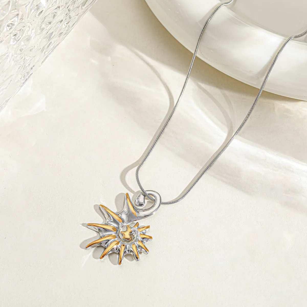 Casual Simple Style Artistic Eight Awn Star Geometric Leaves 304 Stainless Steel Plating Inlay Zircon 18K Gold Plated Women's Pendant Necklace display picture 1