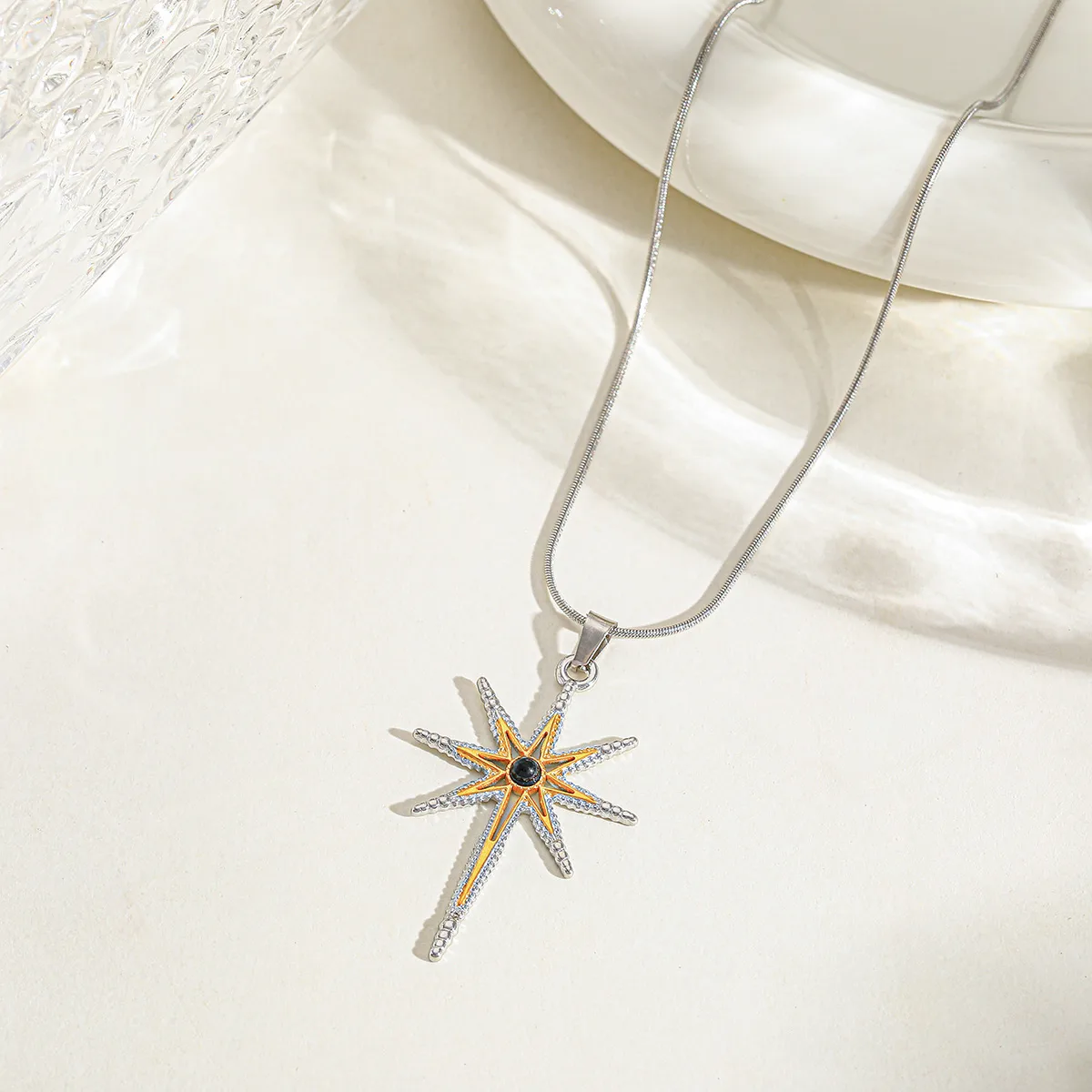 Casual Simple Style Artistic Eight Awn Star Geometric Leaves 304 Stainless Steel Plating Inlay Zircon 18K Gold Plated Women's Pendant Necklace display picture 4