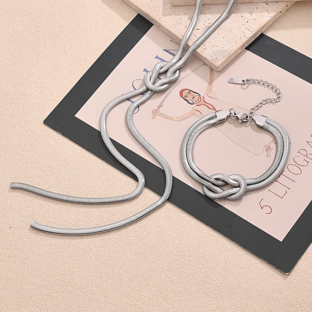 Casual Modern Style Streetwear Simple Solid Color Knot Stainless Steel Polishing Plating 18K Gold Plated Women's Bracelets Necklace Jewelry Set display picture 2