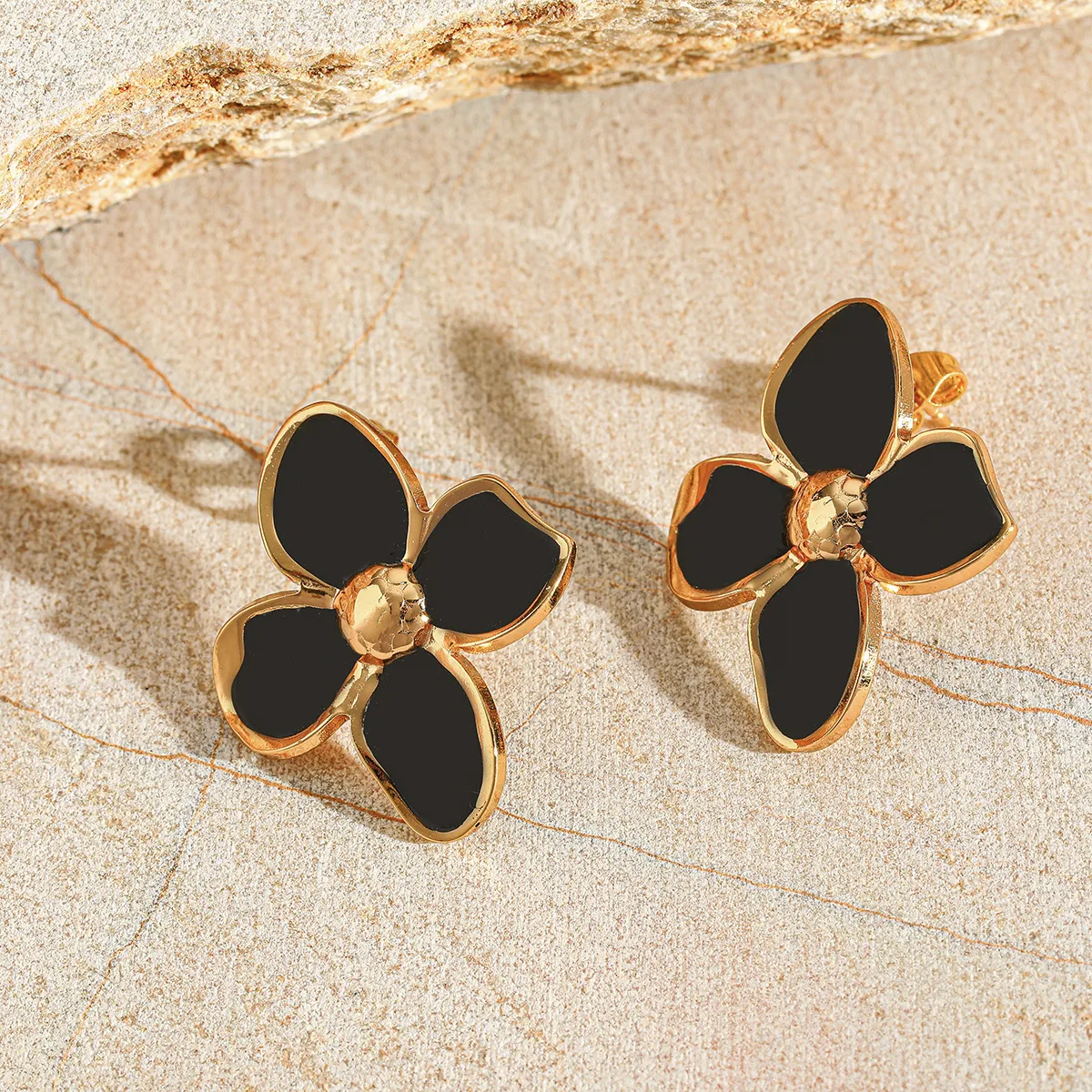 1 Pair Cute Sweet Geometric Flower Enamel Plating 304 Stainless Steel 18K Gold Plated Ear Studs display picture 1