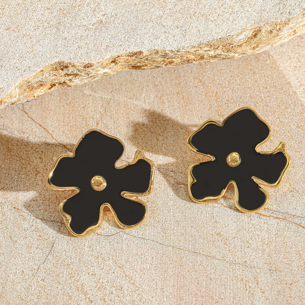 1 Pair Cute Sweet Geometric Flower Enamel Plating 304 Stainless Steel 18K Gold Plated Ear Studs display picture 3
