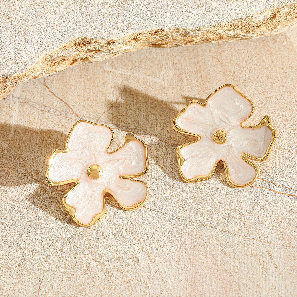 1 Pair Cute Sweet Geometric Flower Enamel Plating 304 Stainless Steel 18K Gold Plated Ear Studs display picture 2