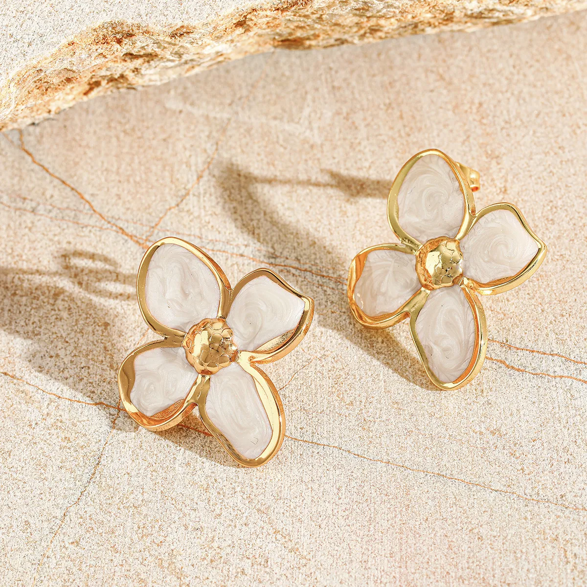 1 Pair Cute Sweet Geometric Flower Enamel Plating 304 Stainless Steel 18K Gold Plated Ear Studs display picture 4
