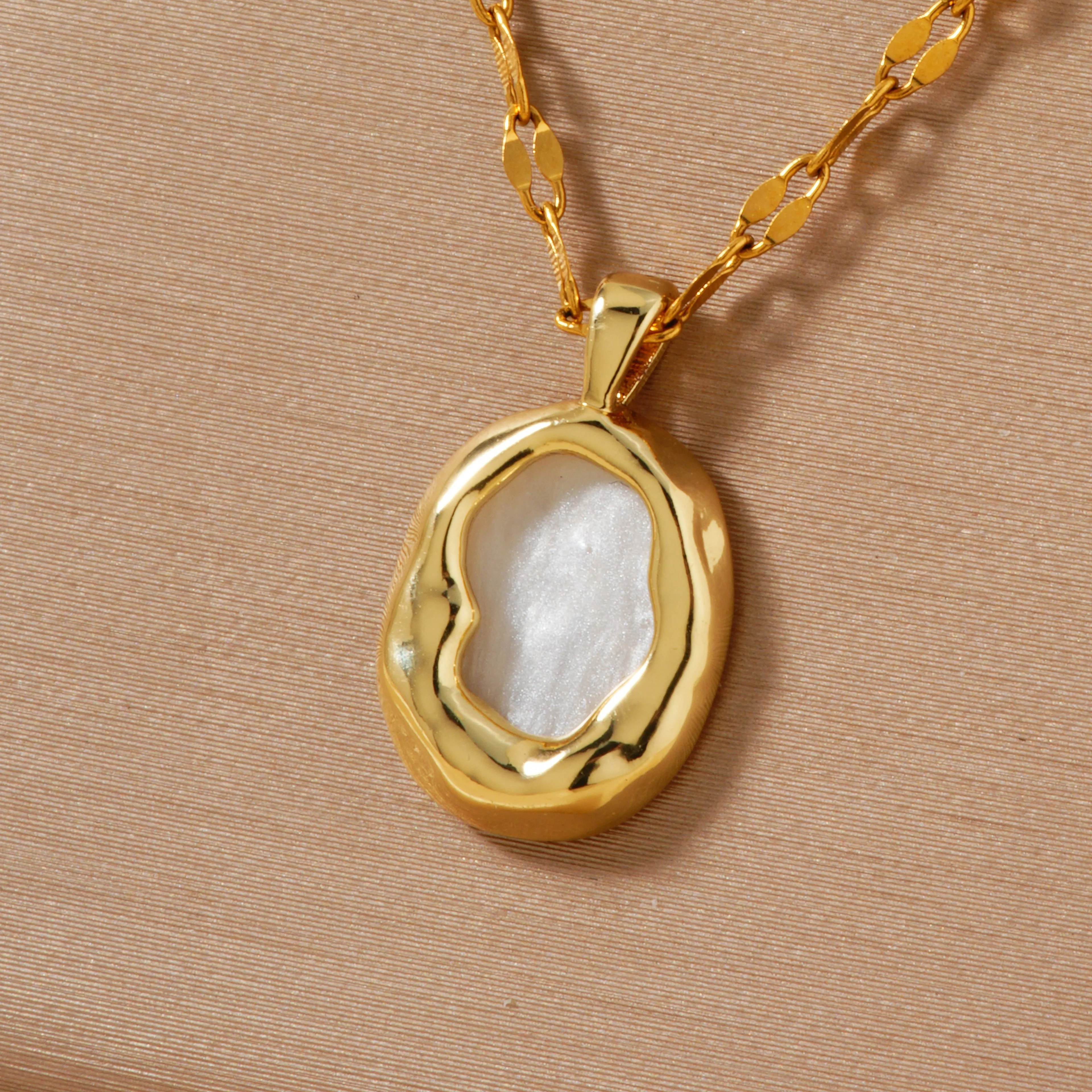 Elegant Simple Style Classic Style Round 304 Stainless Steel Copper Zircon K Gold Plated Rhodium Plated Women's Pendant Necklace display picture 5