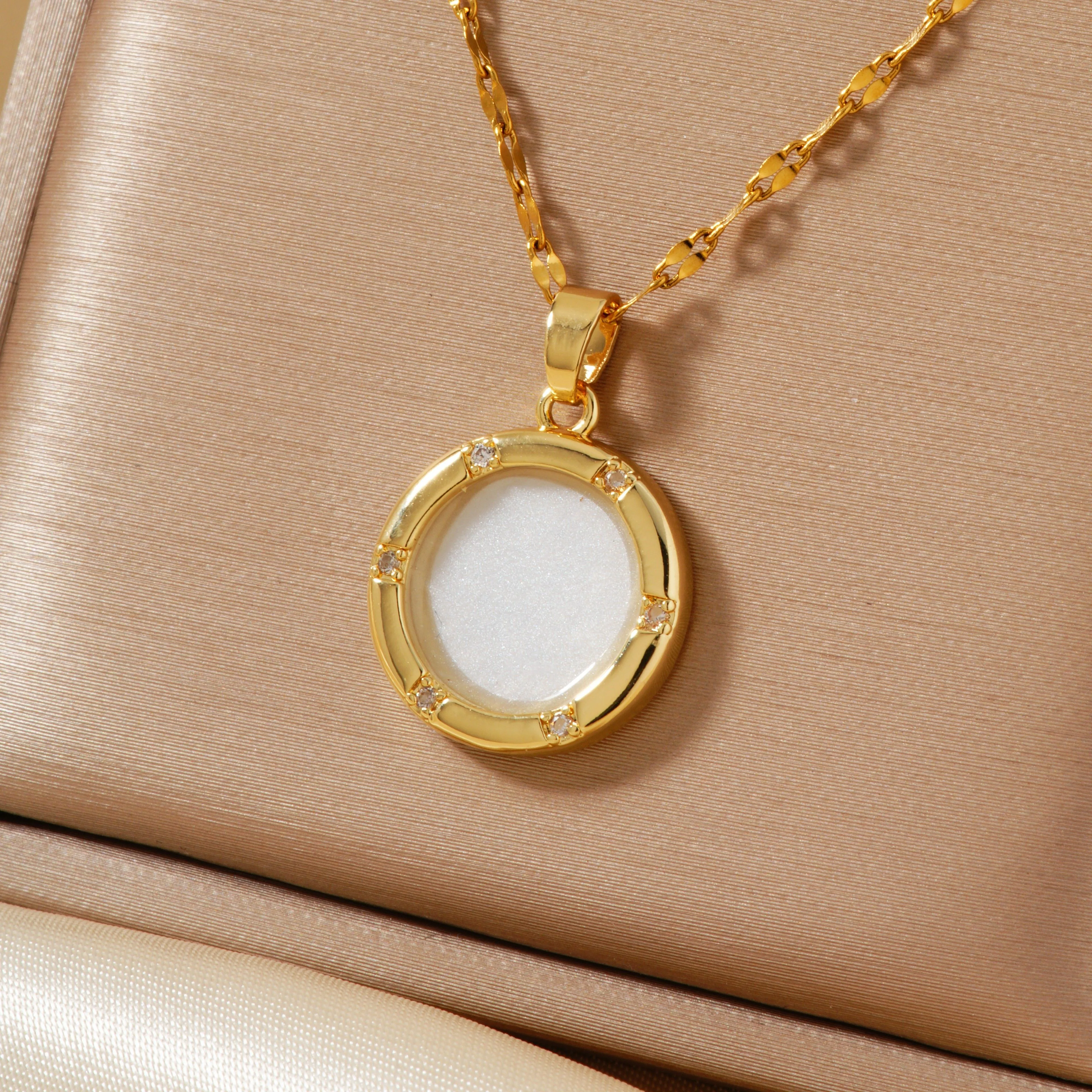 Elegant Simple Style Classic Style Round 304 Stainless Steel Copper Zircon K Gold Plated Rhodium Plated Women's Pendant Necklace display picture 7