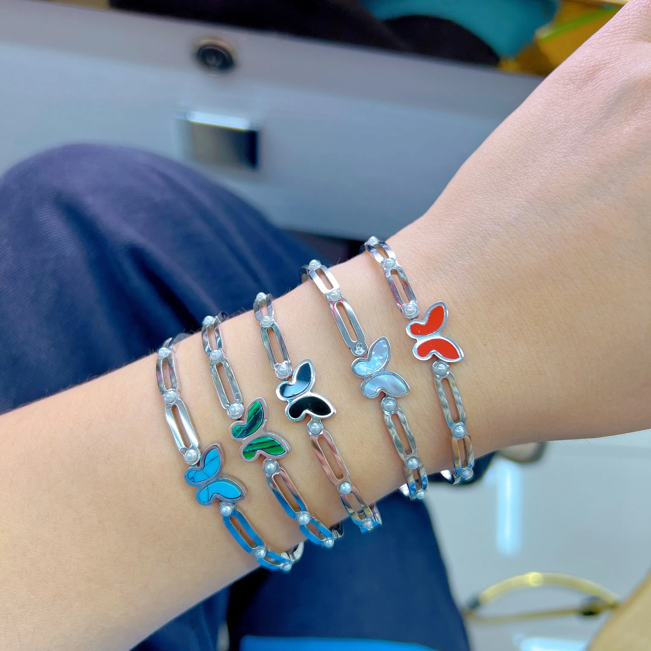 Casual Vacation Modern Style Butterfly Copper Handmade Polishing Enamel Pearl White Gold Plated Women's Bangle display picture 5