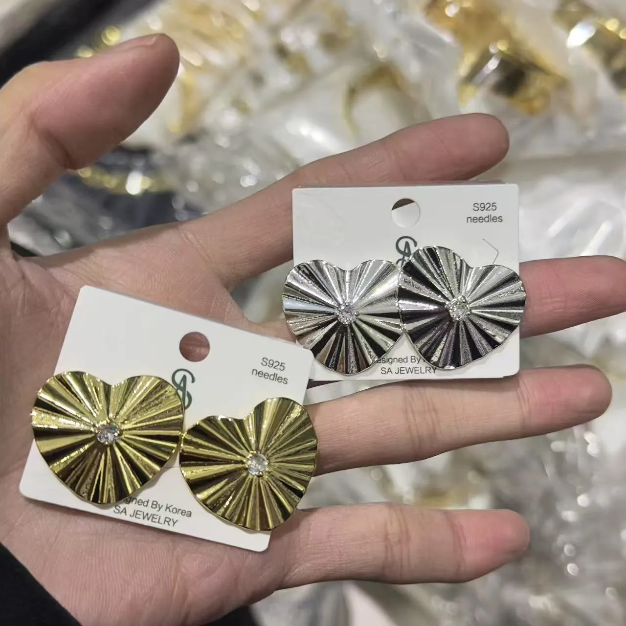 1 Pair/Package Casual Modern Style Simple Style Round Heart Shape Flower Polishing Inlay Copper Acrylic Pearl Zircon 18K Gold Plated White Gold Plated Ear Studs display picture 4