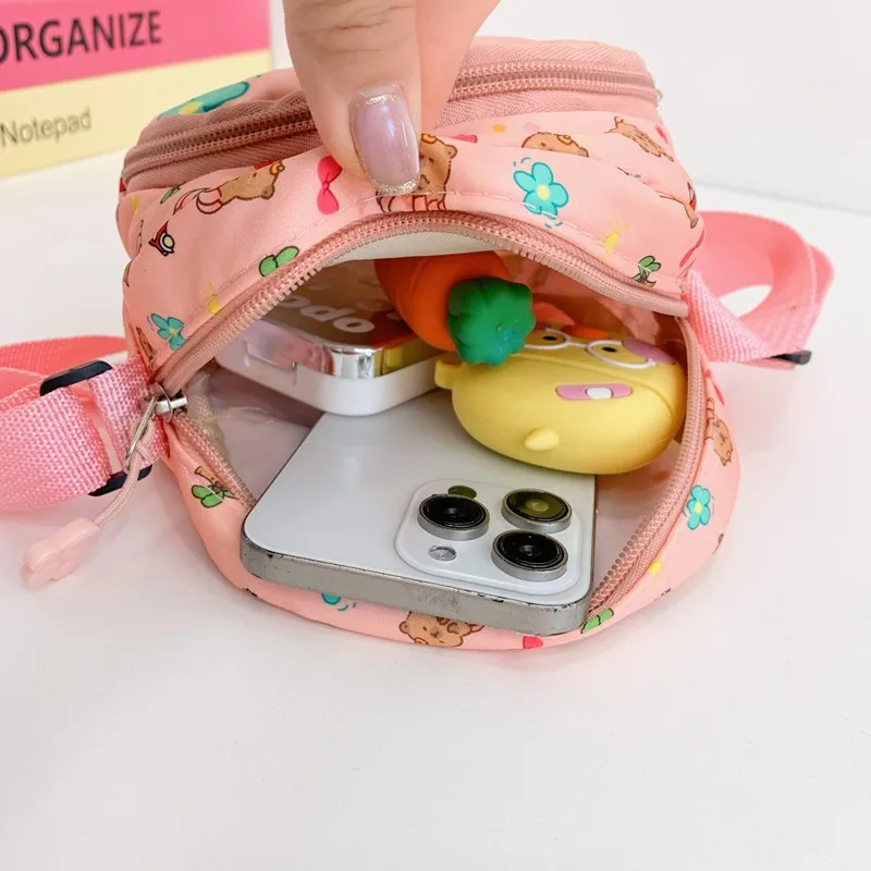 Kid'S Nylon Cartoon Capybara Cute Square Zipper Crossbody Bag display picture 75