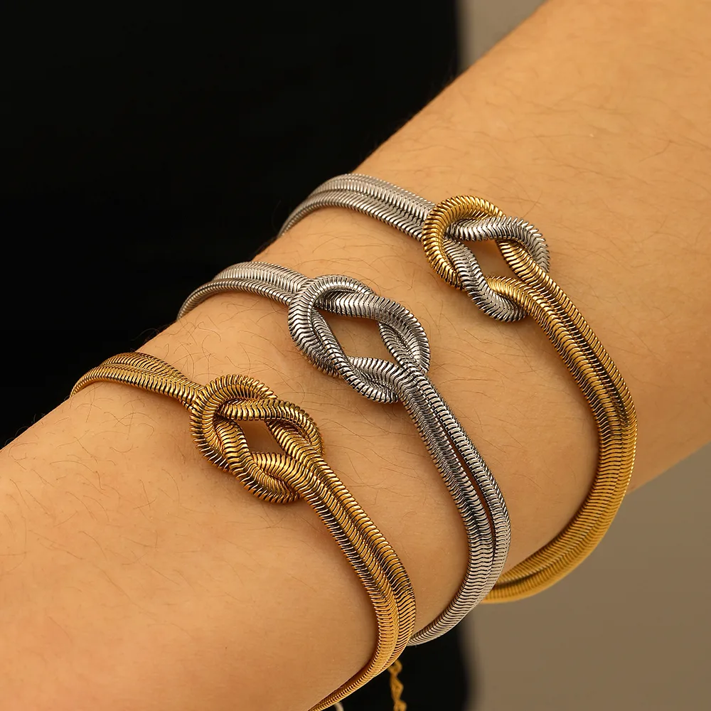 IG Style Simple Style Classic Style Geometric 304 Stainless Steel Mixed Metal 18K Gold Plated Women's Bracelets display picture 3