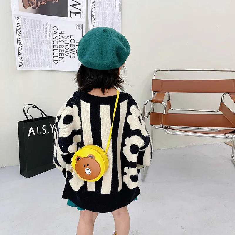 Kid'S Pu Leather Cartoon Bear Cute Round Zipper Crossbody Bag display picture 6