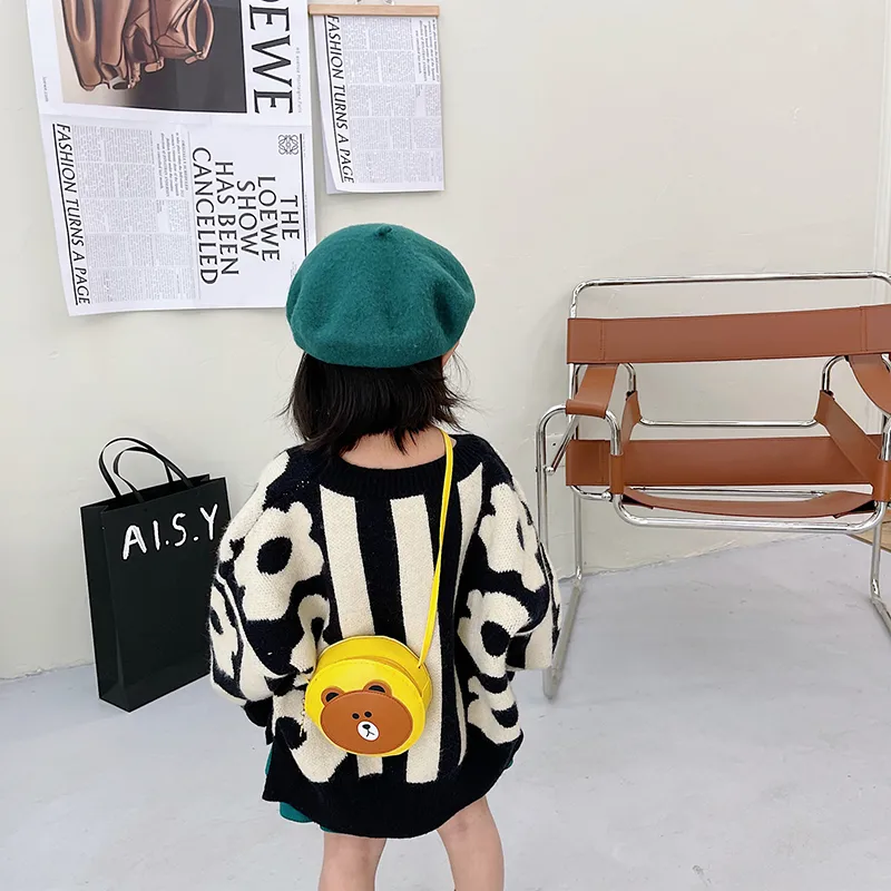Kid'S Pu Leather Cartoon Bear Cute Round Zipper Crossbody Bag display picture 11
