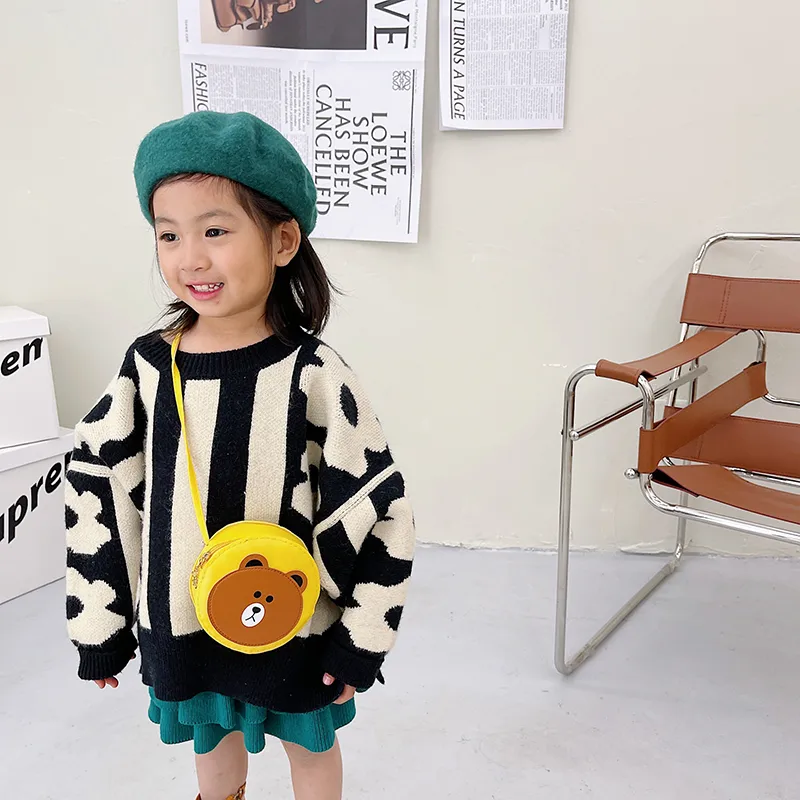 Kid'S Pu Leather Cartoon Bear Cute Round Zipper Crossbody Bag display picture 30