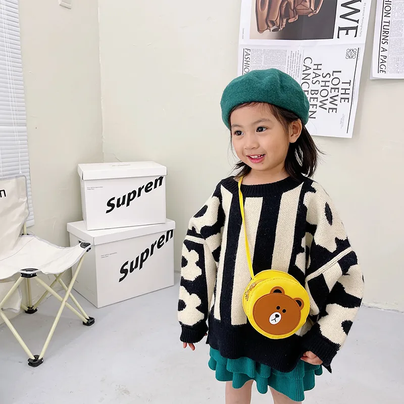 Kid'S Pu Leather Cartoon Bear Cute Round Zipper Crossbody Bag display picture 32
