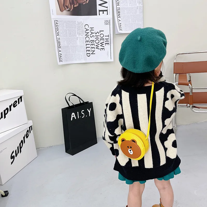 Kid'S Pu Leather Cartoon Bear Cute Round Zipper Crossbody Bag display picture 9
