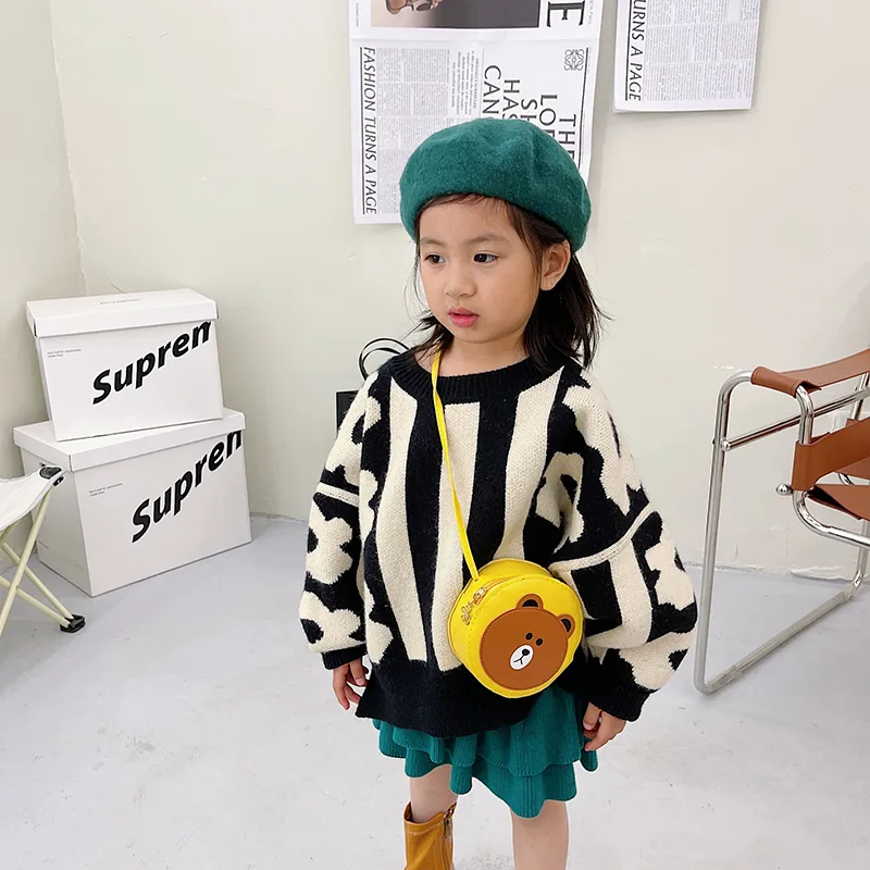 Kid'S Pu Leather Cartoon Bear Cute Round Zipper Crossbody Bag display picture 23